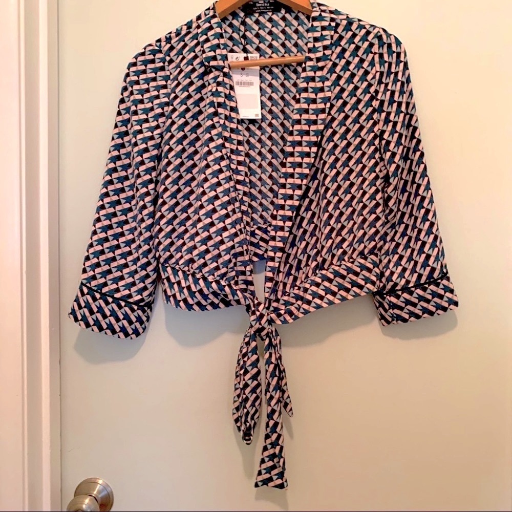 Bershka Geo print top ties at waist sz S nwt